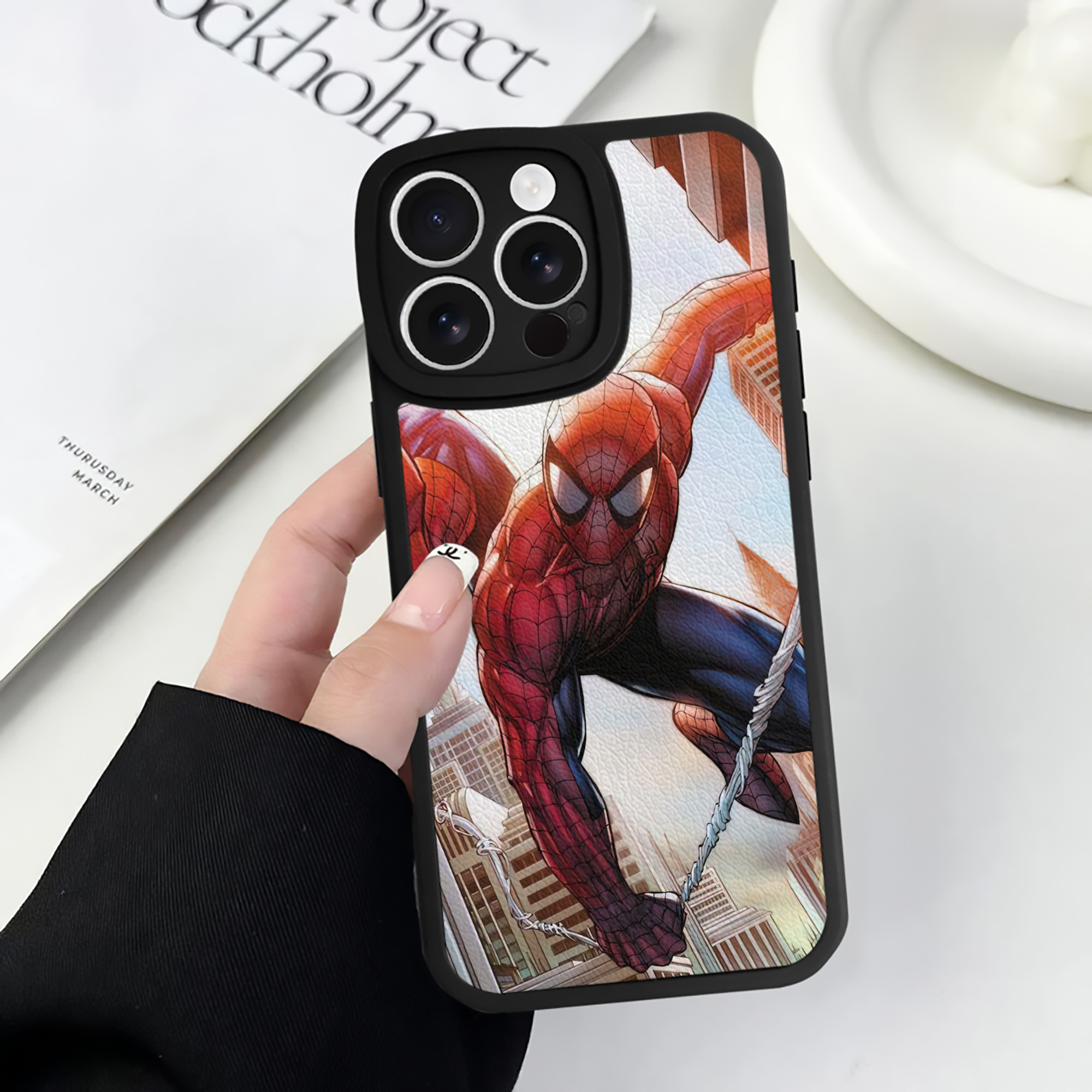 （画像用） Spider Man スパイダーマン 【iPhone 16シリーズ対応】シリコンスマホケース（レザー調） 材質：シリコン